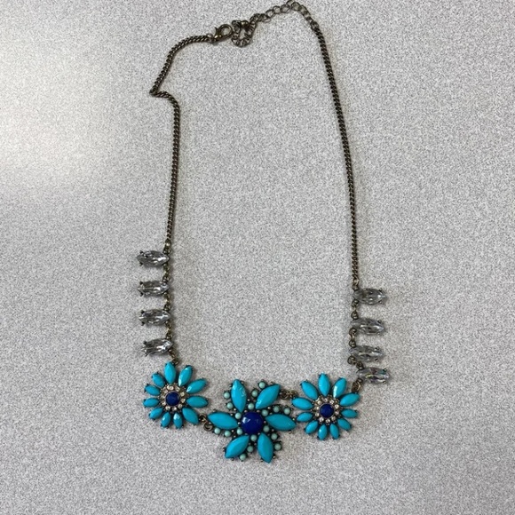 Turquoise colored necklace - Picture 2 of 2